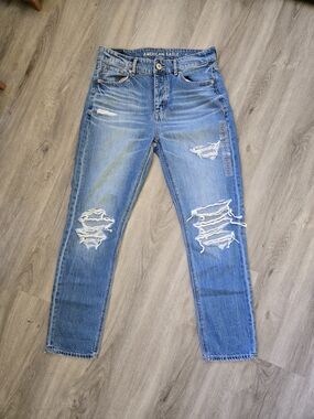 American Eagle Outfitters Light Blue Distressed Boyfriend Jeans